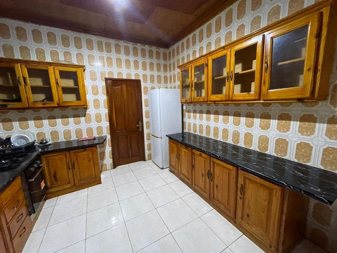 Others 5, The Retreat Apartments, Kombo Saint Mary