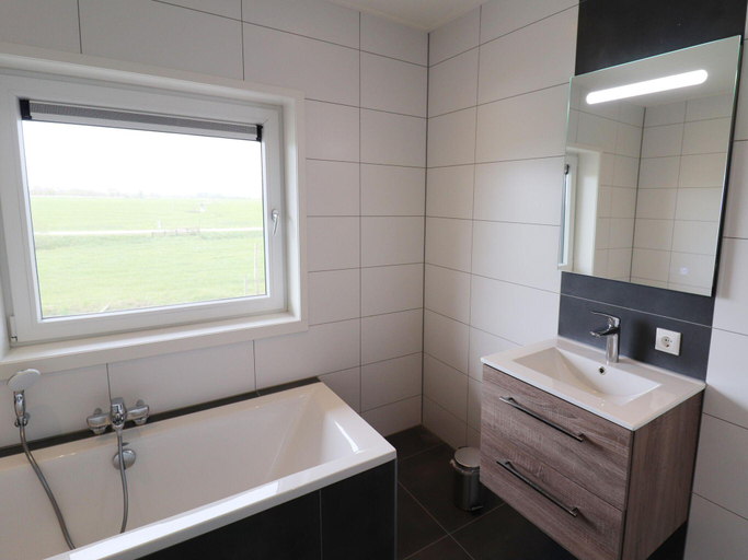 Bathroom 3, Frisian Country Villa with E-Bikes, Littenseradiel