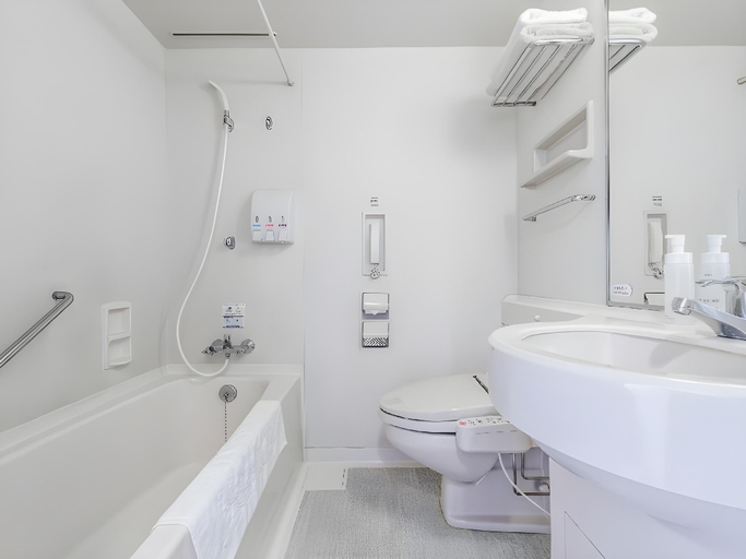 Bathroom 10