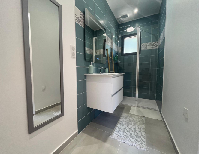 Bathroom 5, A Felicita, Corse-du-Sud