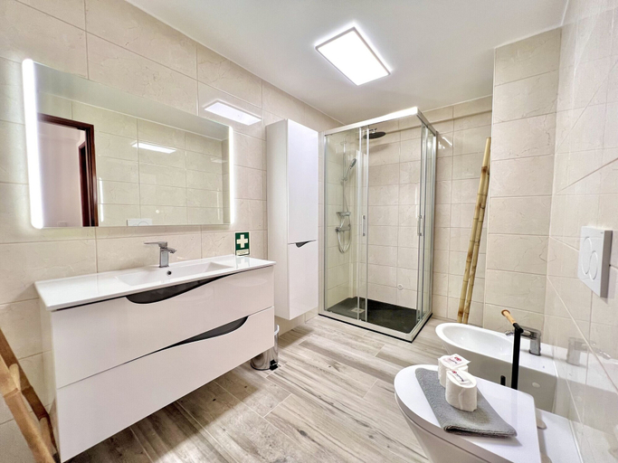 Bathroom 4, Quarteira Brightness by Homing, Loulé