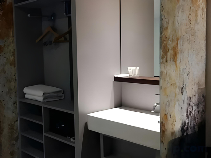 Bathroom 11