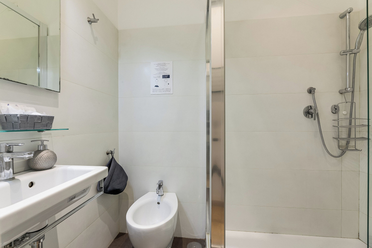 Bathroom 5, Sweet Stay Home, Rome