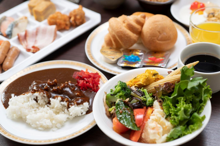 Food & Drinks 15
