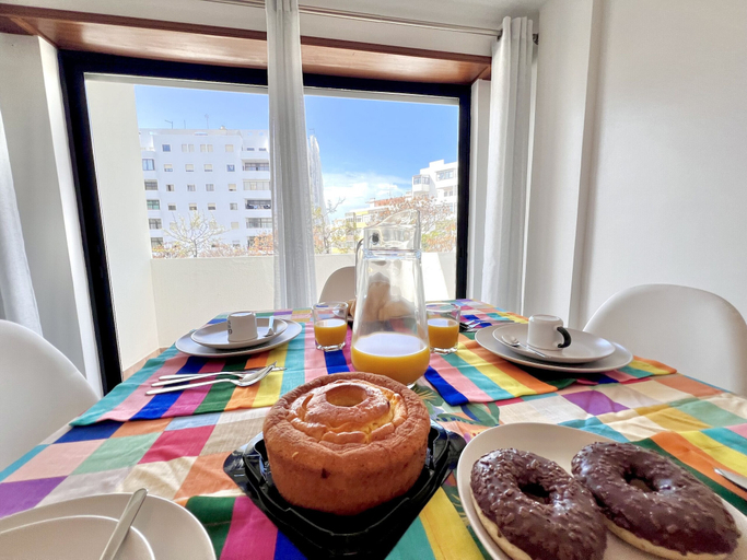 Food & Drinks