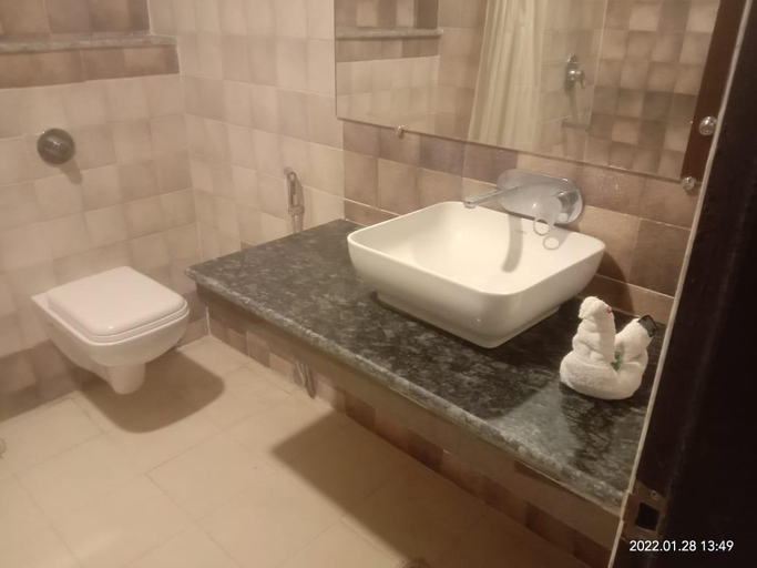 Bathroom, HOTEL METTEYYE RESIDENCY, Kushinagar