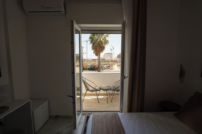 Bedroom 2, Gemini Suite, Napoli
