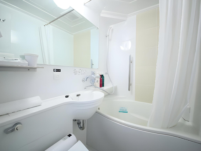 Bathroom 11