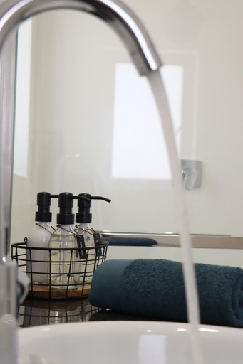 Bathroom 2, Nivenia Beach House, Overberg