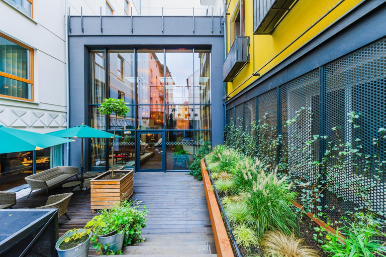 Exterior & Views
