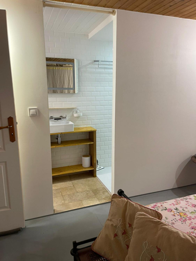 Bedroom, Les Iris, Yonne
