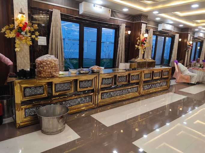 Others 3, Hotel The Shree Jee Place, Mirzapur