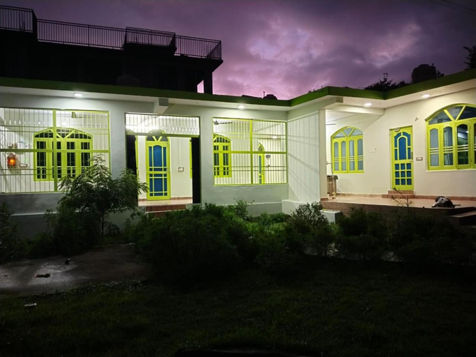 Exterior & Views