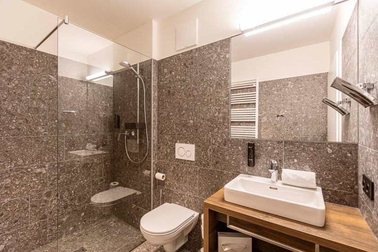 Bathroom 2, Almresort Sonnenalpe Nassfeld, Udine