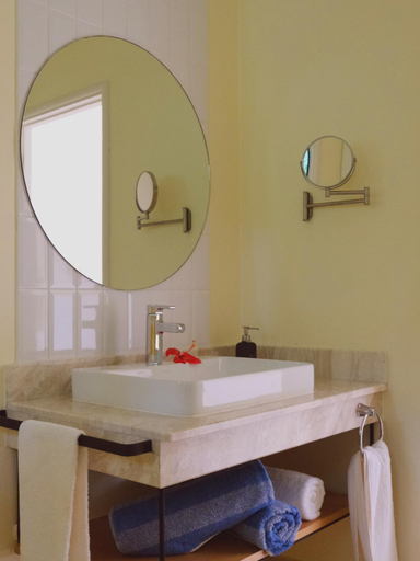 Bathroom 4, Residence Praslinoise