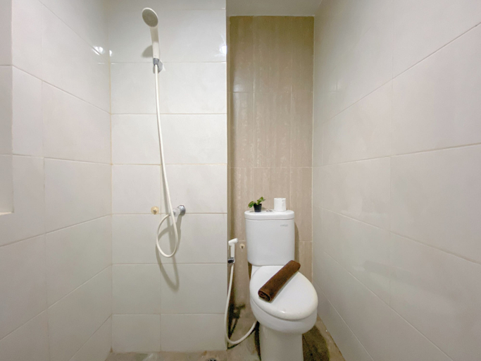 Bathroom 3, Cozy And Best Deal Studio Apartment Grand Dhika City, Bekasi