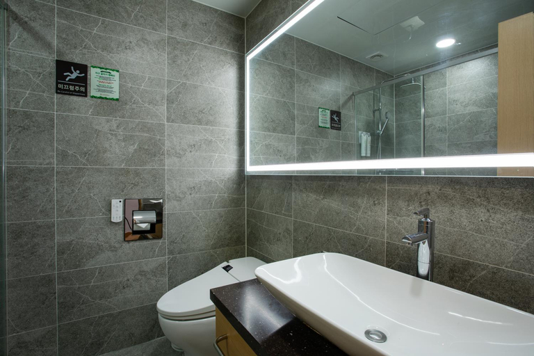 Bathroom, SeaCruise Hotel, Sokcho