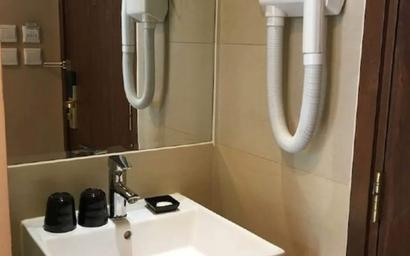 Bathroom 16