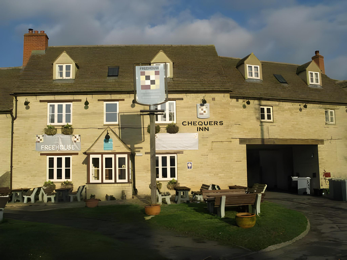 Exterior view, The Chequers Inn, Oxfordshire