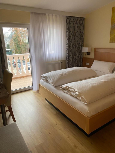 Bedroom 3, Residenz Kral, Erlangen