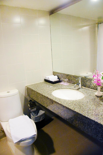 Bathroom 12