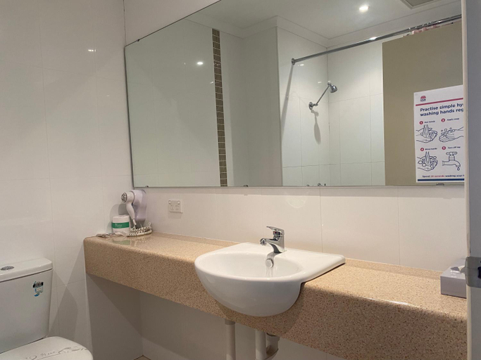 Bathroom 4, Timbertown Motel, Port Macquarie-Hastings - Pt B