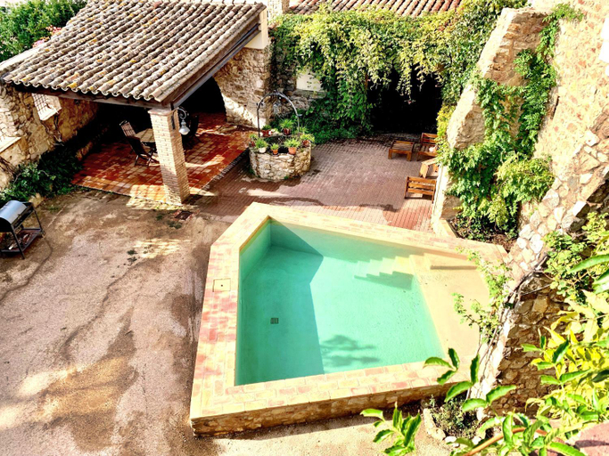 Sport & Beauty 2, ELS RACONS DEL FORT Castillo en territorio de vinos, Girona