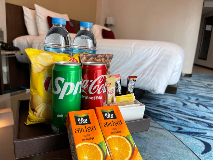 Food & Drinks