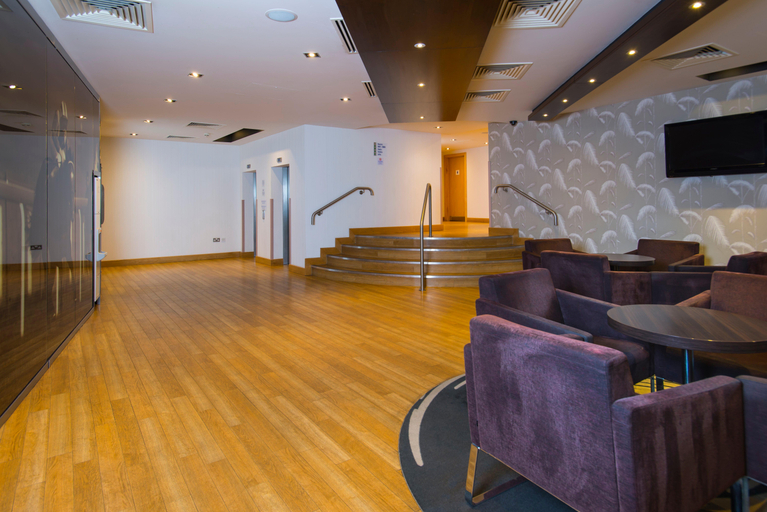 Public Area 4, Holiday Inn Express LONDON - EPSOM DOWNS by IHG, Surrey