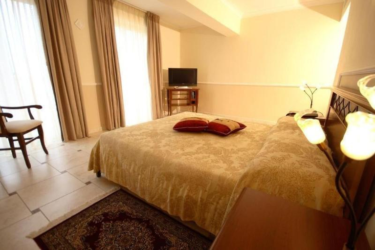 Bedroom 3, Tyrrenian Park Hotel, Cosenza