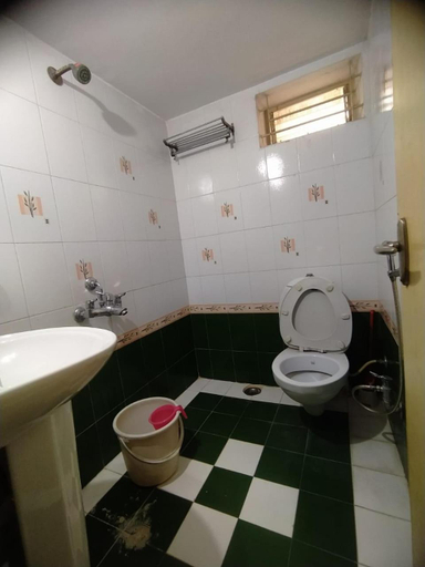Bathroom 3, Abids Inn Homestay, Bangalore
