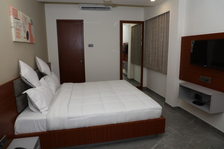 Others 3, Kashi Inn, Jamnagar