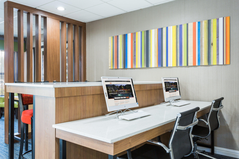 Exterior & Views 5, Holiday Inn Express PLYMOUTH by IHG, Washington