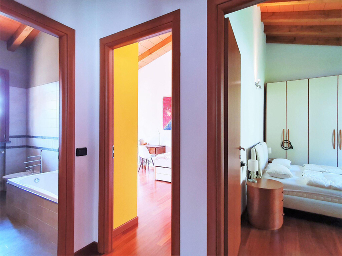 Bathroom, Apartment in Bosco with Scenic Terrace, Varese
