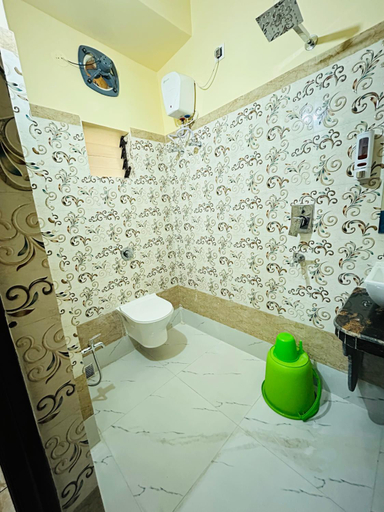 Bathroom 4, Hotel Kanan Inn, Kolkata Airport, North 24 Parganas