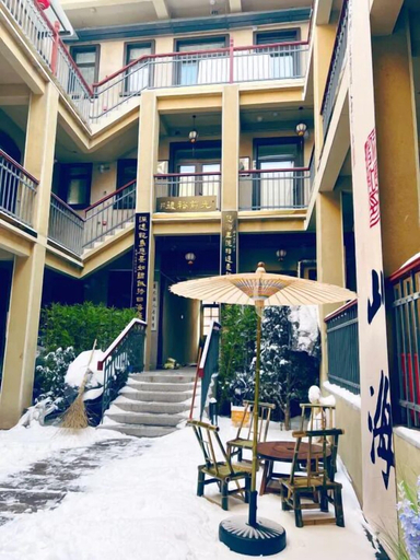 Exterior & Views