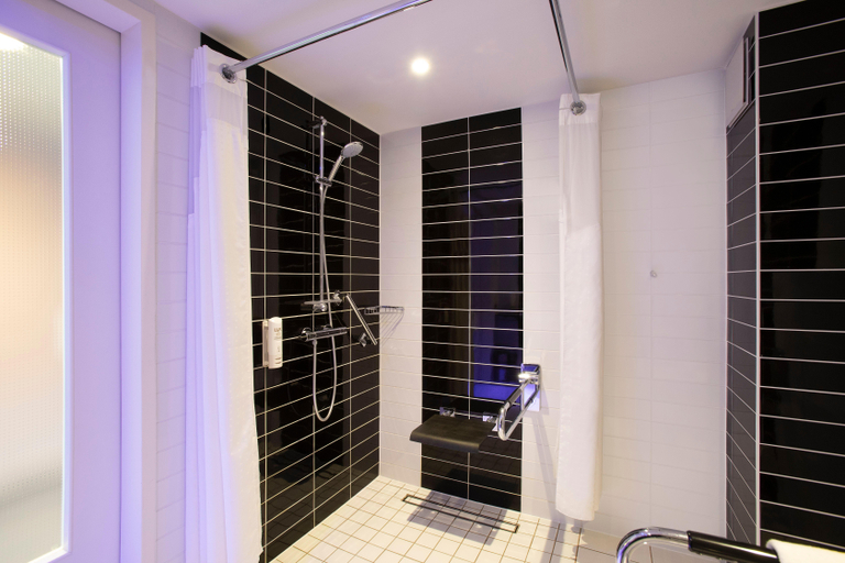 Bathroom 22