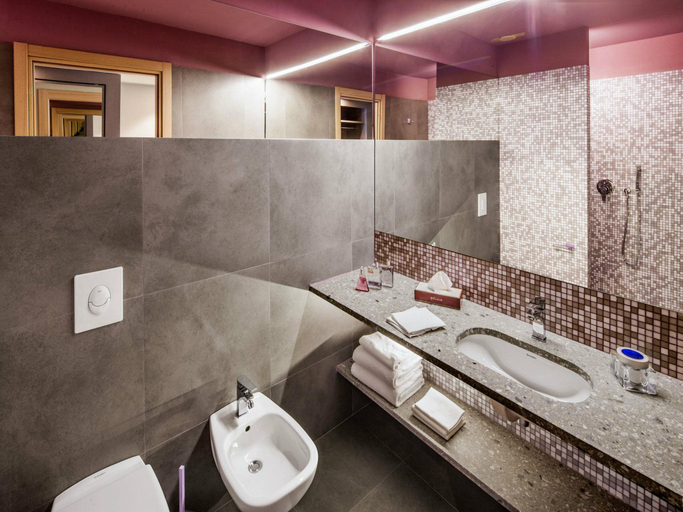 Bathroom 25
