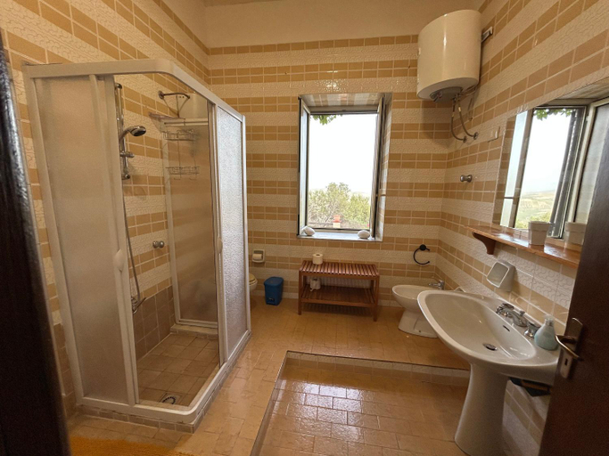 Bathroom 3, Casale Galati, Agrigento