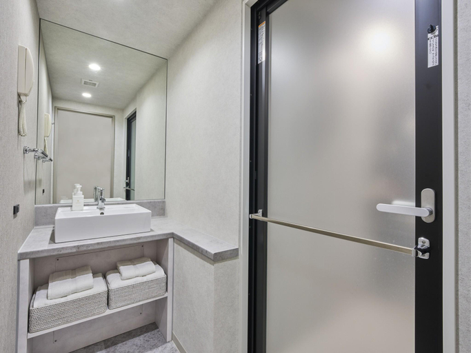 Bathroom 13