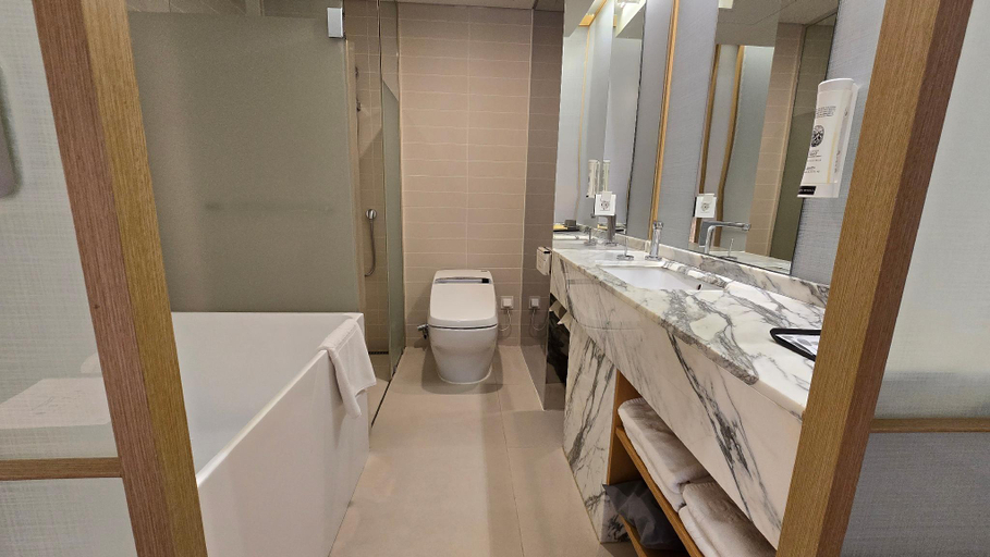 Bathroom 18