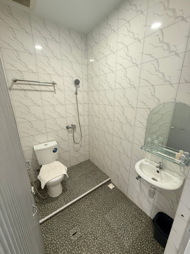 Bathroom 5, LUMIERE INN, Singkawang