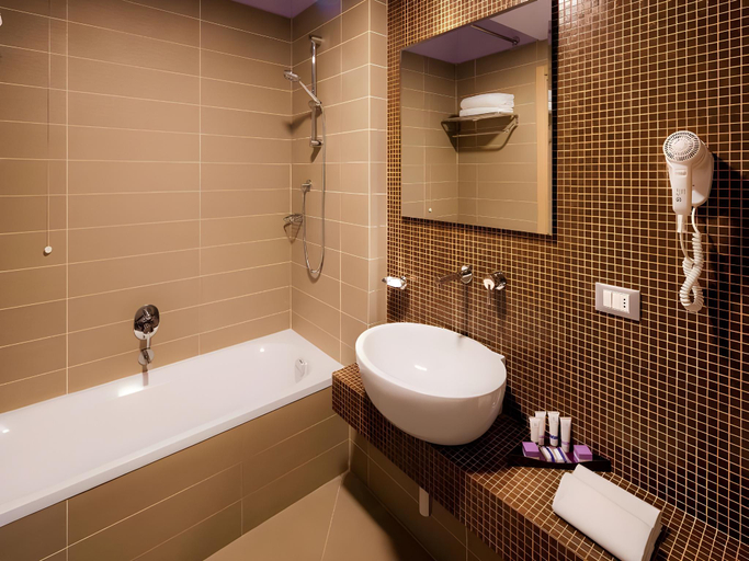 Bathroom 12