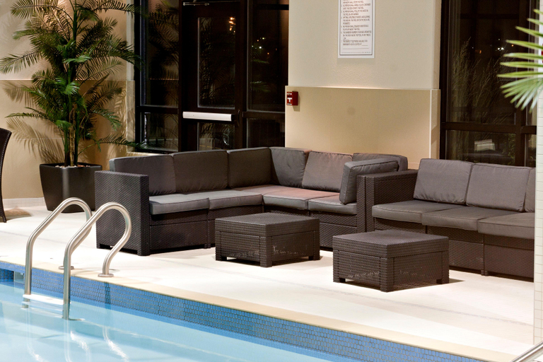 Sport & Beauty 5, Holiday Inn Express PEMBROKE by IHG, Renfrew