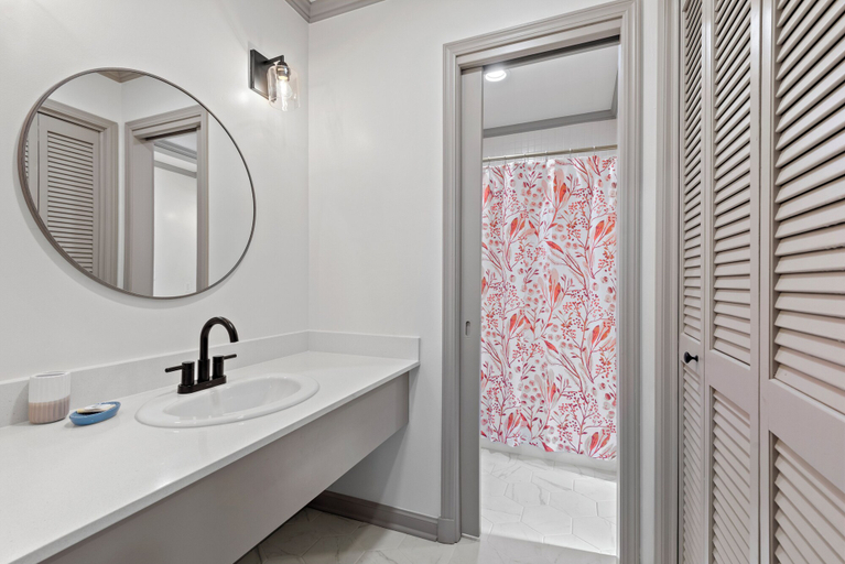 Bathroom 3, Jarrett Farm Resort, Washington