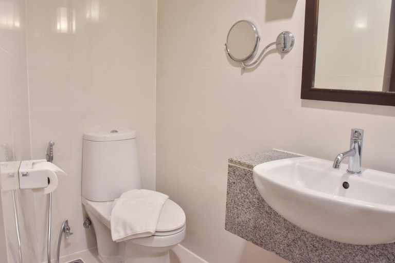 Bathroom 16