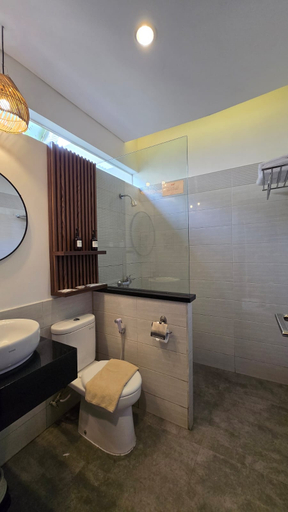 Bathroom 12