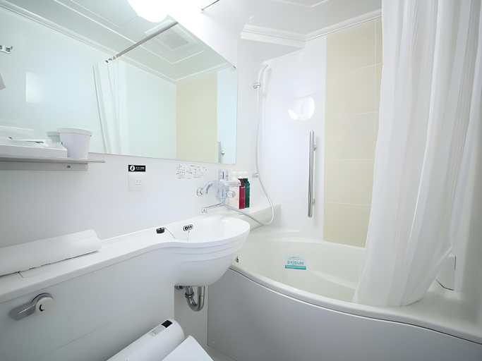 Bathroom 13