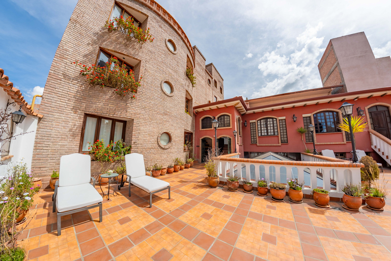 Exterior & Views