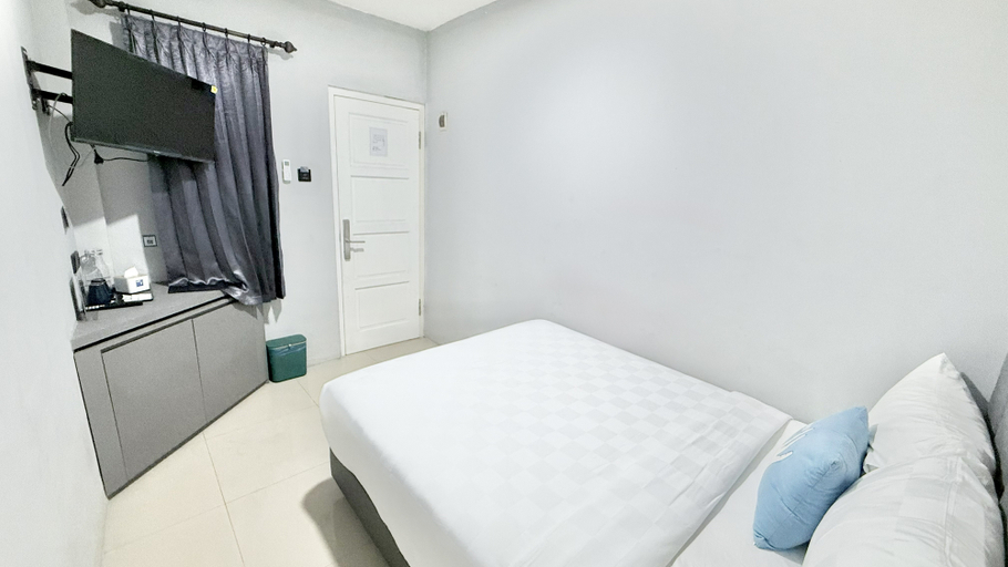 Hotel With OK - Tap to explore photos